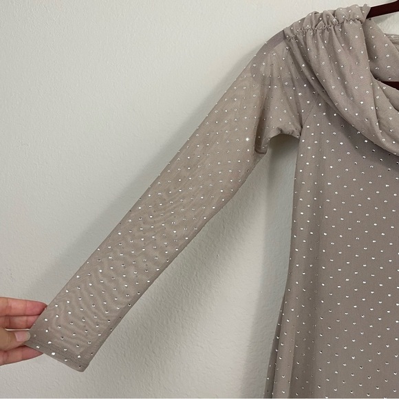 NWT Abercrombie & Fitch Taupe Off-The-Shoulder Rhinestone Mesh Maxi Dress XSP - Picture 10 of 16